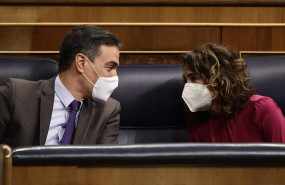 ep el presidente del gobierno pedro sanchez conversando con la ministra de hacienda maria jesus