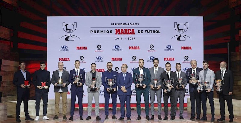 ep foto de familia de los premiados por el diario marca por la temporada 2018-19