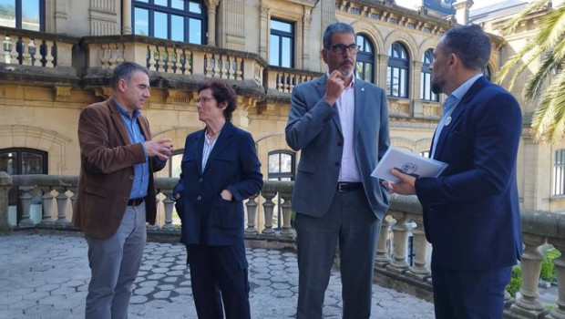 ep goia e itxaso conversan antes de la presentacion