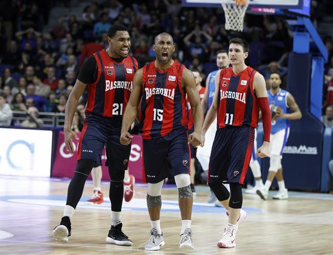 Granger celebra la victoria del Baskonia | ACB PHOTO/E. CANDEL ep granger celebravictoriabaskonia