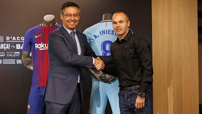 Iniesta y Bartomeu tras firmar la renovación con el Barcelona | FCB ep iniestabartomeufirmarrenovacionbarcelona
