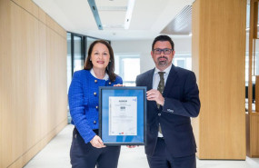 ep la directora corporativa de securities services de cecabank aurora cuadros y el director region