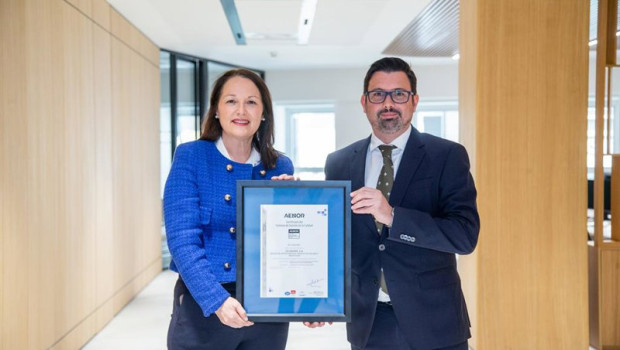 ep la directora corporativa de securities services de cecabank aurora cuadros y el director region