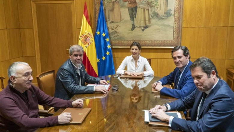 La ministra de Trabajo y Economía Social, Yolanda Díaz; los secretarios generales de UGT y CCOO, Pepe Álvarez y Unai Sordo; el presidente de CEOE, Antonio Garamendi, y el presidente de Cepyme, Gerardo Cuerva | MINISERIO DE TRABAJO - Archivo ep la ministra de trabajo y economia social yolanda diaz los secretarios generales de ugt y ccoo