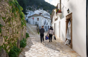 ep llegada de los primeros vecinos desalojados a grazalema cadiz