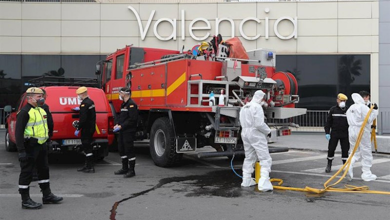 Militares de la UME realizan tareas de desinfección en el Aeropuerto de Valencia | Iván Terrón / Europa Press ep militares de la ume realizan tareas de desinfeccion en el aeropuerto de valencia