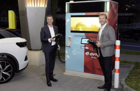 ep thomas schmall group board member for technology left and patrick lammers eon board member for
