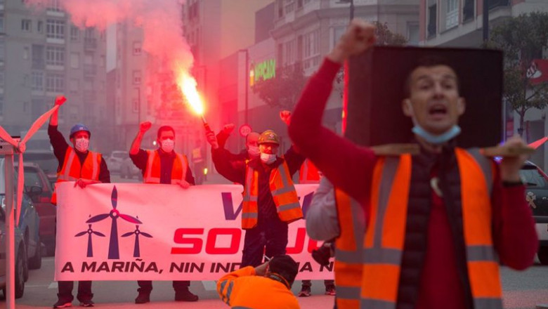 ep un grupo de trabajadores de la empresa vestas durante una concentracion a 12 de noviembre de 2021