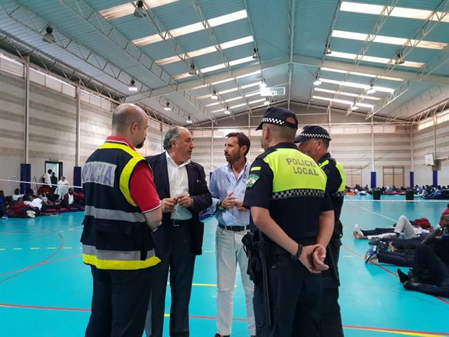 Visita del alcalde de Algeciras al pabellón 'Andrés Mateo' | AYUNTAMIENTO DE ALGECIRAS ep visitaalcaldealgeciraspabellon andres mateo