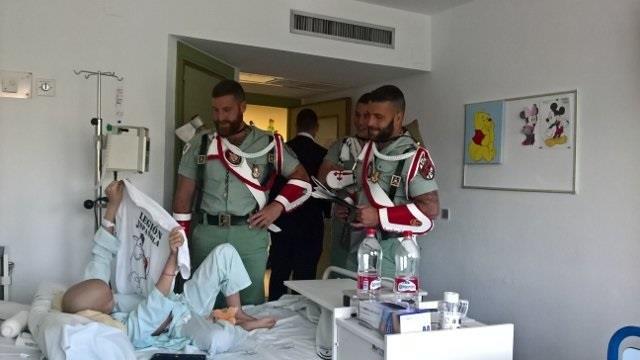 Visita de la Legión al Hospital Materno Infantil de Málaga | EJÉRCITO DE TIERRA ep visitala legionhospital materno infantilmalaga