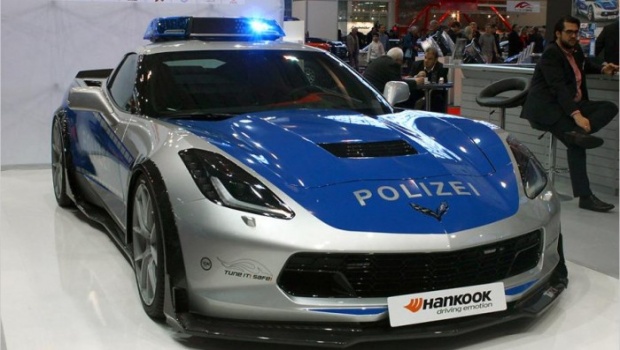 polizei-corvette-auf-der-essen-motor-show-2015-gallerypicture-1_900x510-700x397