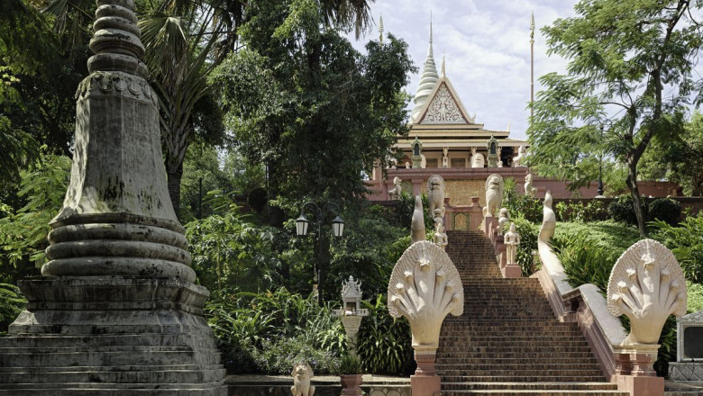 dest cambodia phnom penh wat phnom gettyimages 468159933 universal within usage period 64759