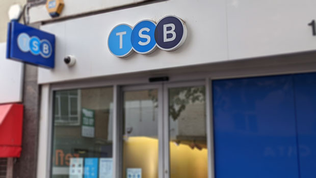 dl banco sabadell tsb bank uk shop sign