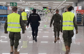 ep agentes policia nacional y del ejercito en el aeropuerto de palma patrulla recurso archivo