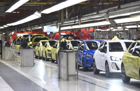 ep archivo coches en la linea de produccion de la planta de stellantis en figueruelas zaragoza ep archivo coches en la linea de produccion de la planta de stellantis en figueruelas zaragoza