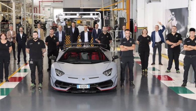 ep archivo   imagen del aventador numero 10000