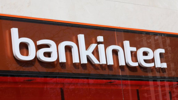 ep archivo   letrero del banco bankinter en una de sus oficinas de la capital tras el anuncio de que