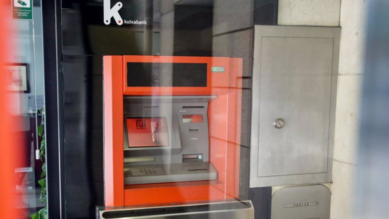 ep archivo un cajero de kutxabank ep archivo un cajero de kutxabank
