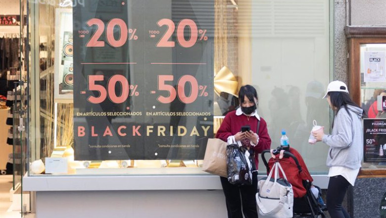 ep archivo un escaparate avisa de los descuentos durante black friday 20241125121602 ep archivo un escaparate avisa de los descuentos durante black friday 20241125121602