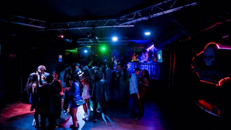 Archivo - Varias personas en la pista de una discoteca de Madrid | Ricardo Rubio - Europa Press - Archivo ep archivo varias personas en la pista de una discoteca de madrid