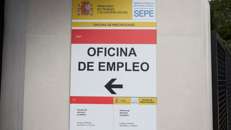 ep archivo   vista de las indicaciones de una oficina de empleo del sepe del barrio del pilar a 2 de