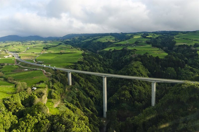 Ferrovial vende su participación en la autopista de Azores por más de 42 millones