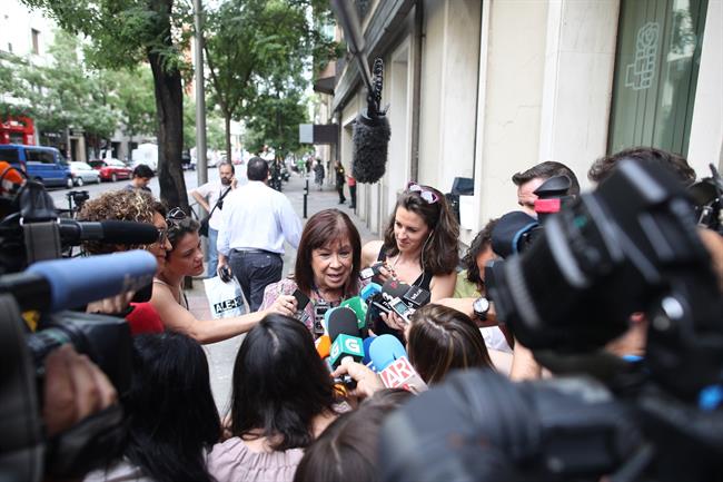 Cristina Narbona atiende a los medios a las puertas de la sede del PSOE | EUROPA PRESS ep cristina narbona atiendelos medioslas puertasla sedepsoe