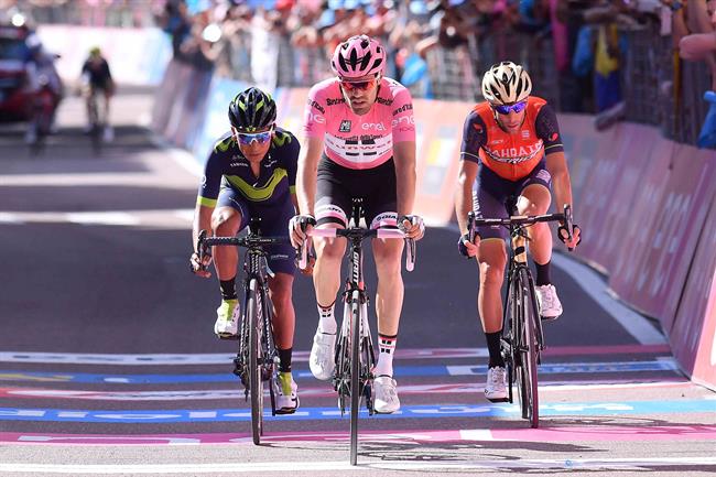 Dumoulin entra en la meta junto a Quintana y Nibali | GIAN MATTIA D'ALBERTO /LAPRESSE ep dumoulin entrala metaa quintananibali