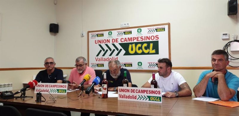ep el coordinador de uccl en valladolid valentin garcia centro durante la rueda de prensa de ep el coordinador de uccl en valladolid valentin garcia centro durante la rueda de prensa de