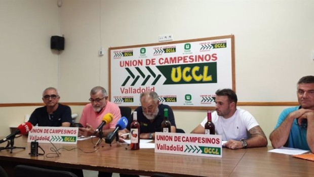 ep el coordinador de uccl en valladolid valentin garcia centro durante la rueda de prensa de