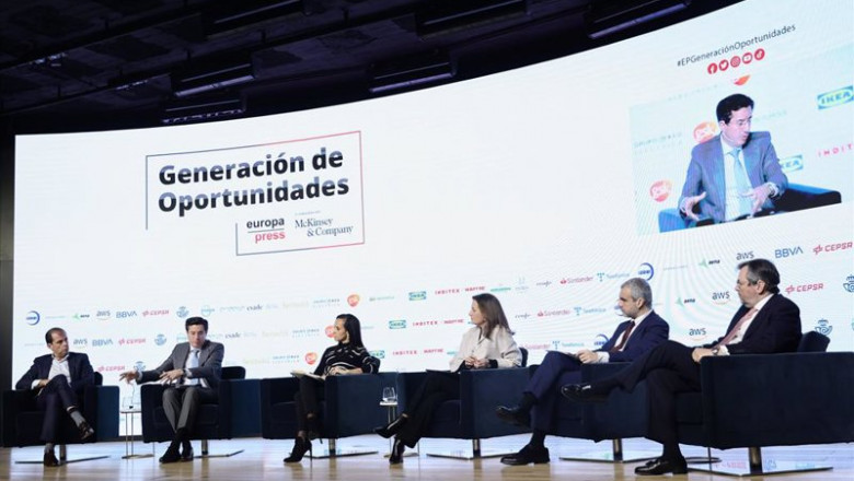 ep el director general de aws iberia miguel alava i la presidenta de ree beatriz corredor 3i la ep el director general de aws iberia miguel alava i la presidenta de ree beatriz corredor 3i la