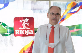 ep el director general del consejo regulador de rioja jose luis lapuente posa ante la camara en la