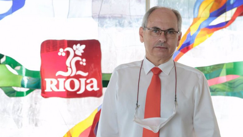 ep el director general del consejo regulador de rioja jose luis lapuente posa ante la camara en la ep el director general del consejo regulador de rioja jose luis lapuente posa ante la camara en la