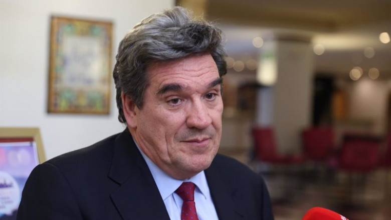 El ministro de Inclusión, Seguridad Social y Migraciones, José Luis Escrivá, interviene en las jornadas del Instituto Nacional de la Seguridad Social que se celebran en Sevilla | EP/JOAQUÍN CORCHERO ep el ministro de inclusion seguridad social y migraciones jose luis escriva interviene en las