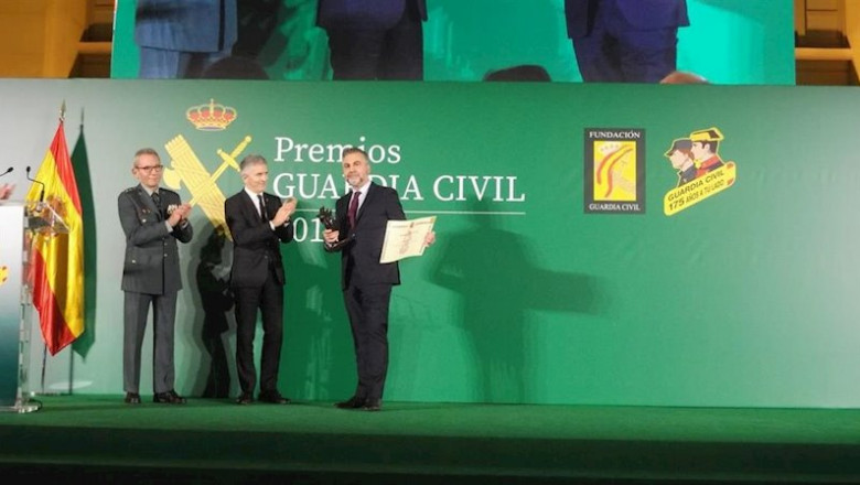 El ministro Fernando Grande-Marlaska en la entrega de los Premios Guardia Civil junto al periodista Carlos Alsina | MINISTERIO DE INTERIOR ep el ministro fernando grande-marlaska en la entrega de los premios guardia civil junto al