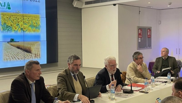 ep el presidente de asaja sevilla ricardo serra tercero por la derecha en la asamblea general donde