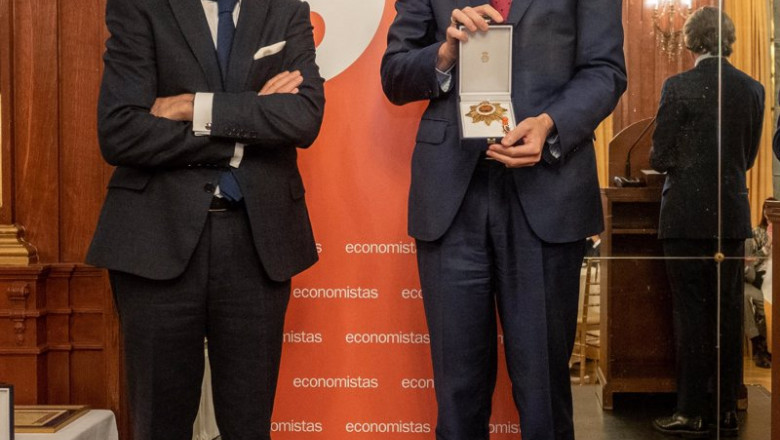 Entrega de la Gran Cruz al Mérito en el Servicio de la Economía 2021 a Pablo Hernández de Cos, gobernador del Banco de España. | CGE ep entrega de la gran cruz al merito en el servicio de la economia 2021 a pablo hernandez de cos