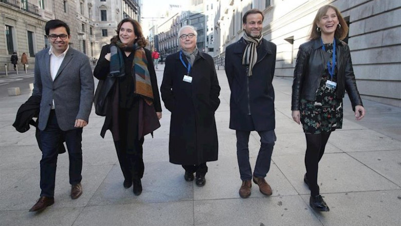 ep i-d el secretario primero de la mesa del congreso gerardo pisarello la alcaldesa de barcelona ada