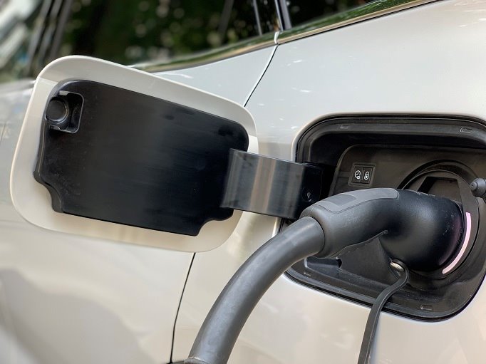Imagen de un vehículo eléctrico cargando | EUROPA PRESS - Archivo ep imagen de un vehiculo electrico cargando