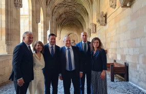 ep jordi hereu en el centro junto al alcalde de leon y el delegado del gobierno en su visita al