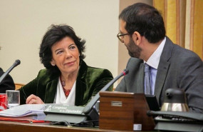 ep la ministra de educacion isabel celaa habla con el presidente de la comision parlamentaria