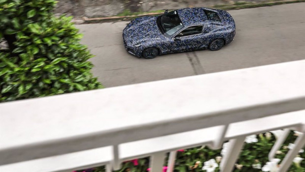 ep maserati ya prueba por las calles de modena italia su primer modelo 100 electrico