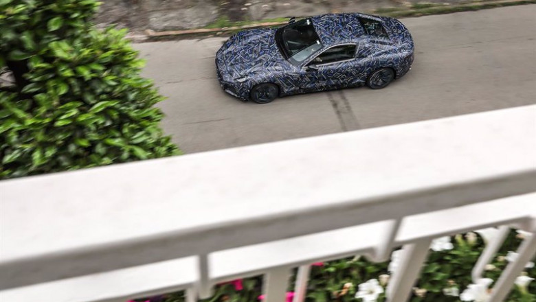 ep maserati ya prueba por las calles de modena italia su primer modelo 100 electrico