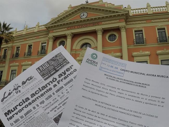 Moción frente a la fachada del Ayuntamiento de Murcia | AYUNTAMIENTO DE MURCIA ep mocion frentela fachadaayuntamientomurcia
