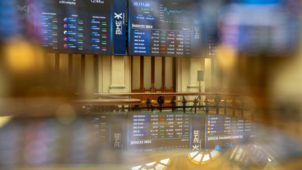 ep pantalla con datos del ibex en el palacio de la bolsa de madrid