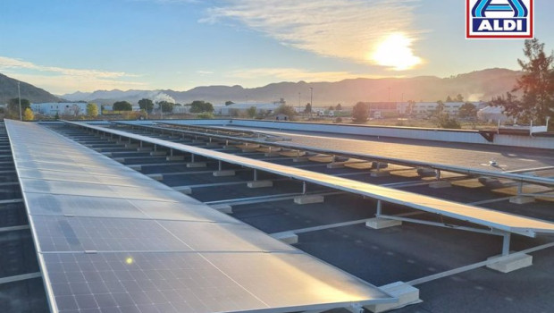 ep placas solares en un establecimiento de aldi