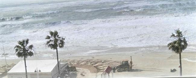 Playa de Cádiz en pleno temporal | Europa Press (Archivo) ep playacadizpleno temporal