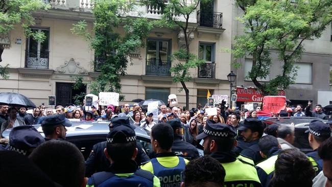 Protesta ante la Embajada de Venezuela en Madrid | TWITTER EMBAJADA VENEZUELA EN MADRID ep protestala embajadavenezuelamadrid