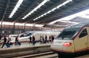 ep renfe tren ave malaga madrid vialia estacion ferrocarril maria zambrano viajeros ep renfe tren ave malaga madrid vialia estacion ferrocarril maria zambrano viajeros