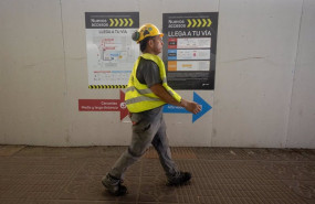 ep un trabajador camina por una de las instalaciones de la estacion de chamartin a 16 de julio de